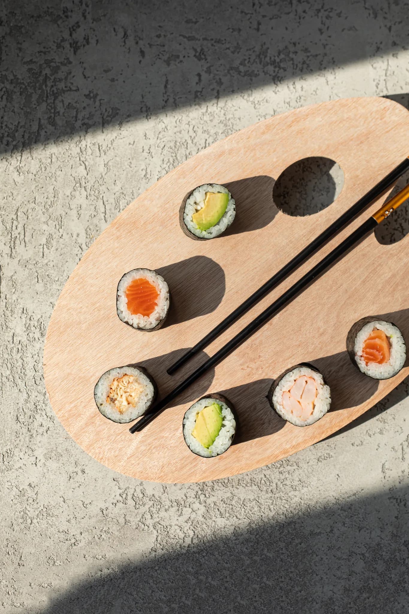 МАКІ (ВІД)? ONIGIRI — БАЛАНС РИСУ, НОРІ ТА НАЧИНКИ